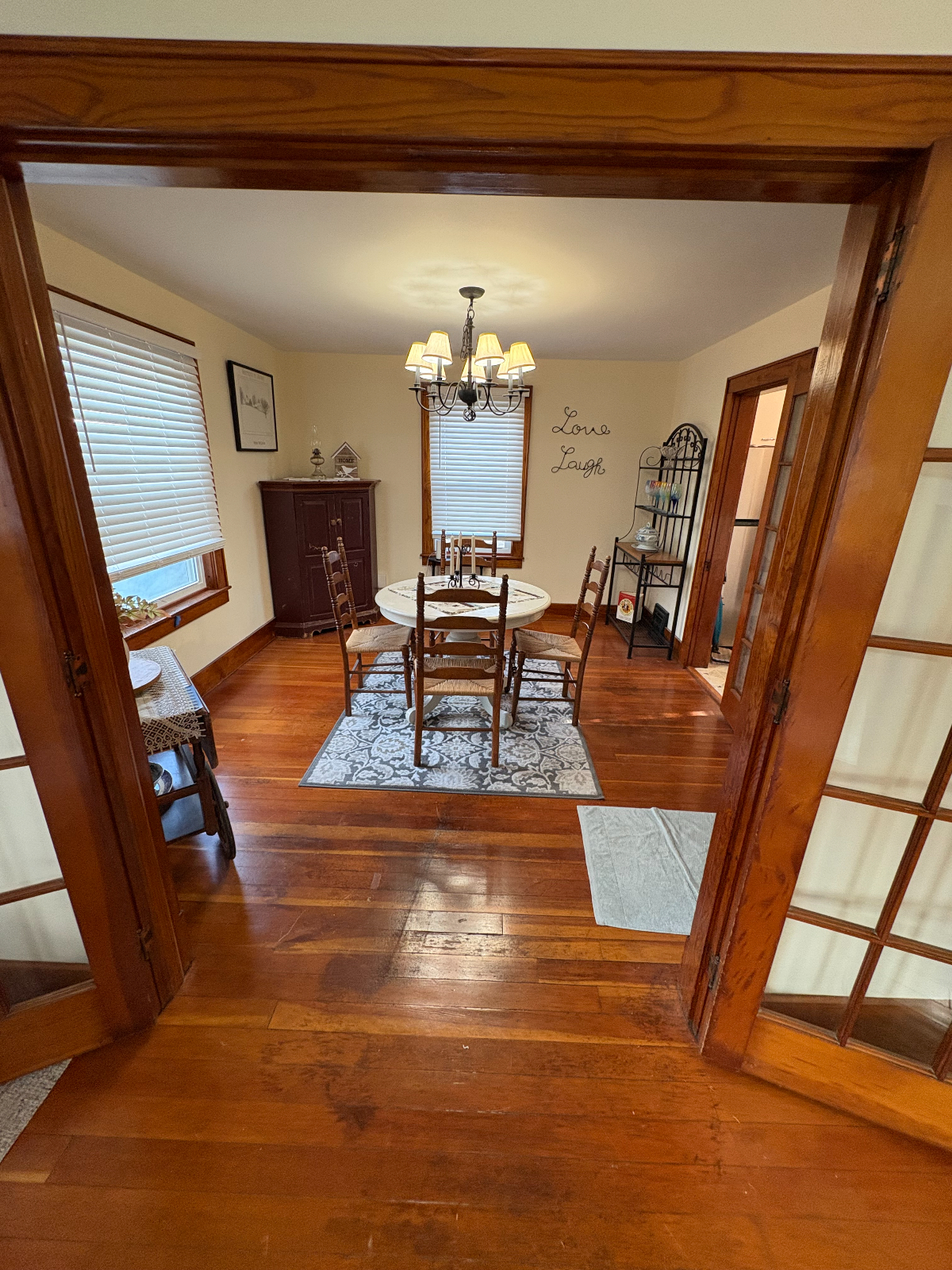 Newly renovated fully furnished  home conveniently located near 3 hospitals, parks, downtown WRJ wit - Photo 2