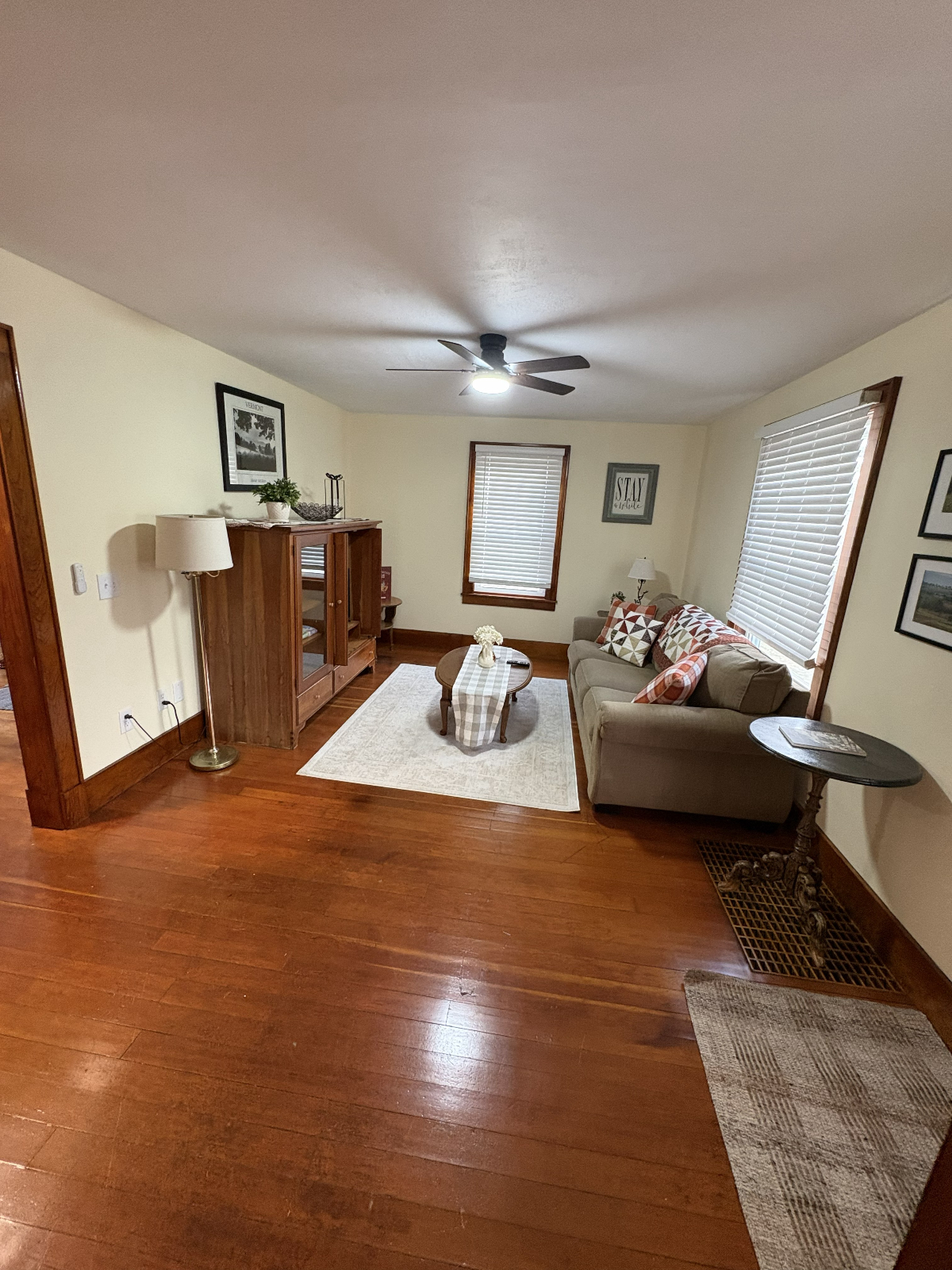 Newly renovated fully furnished  home conveniently located near 3 hospitals, parks, downtown WRJ wit - Photo 11