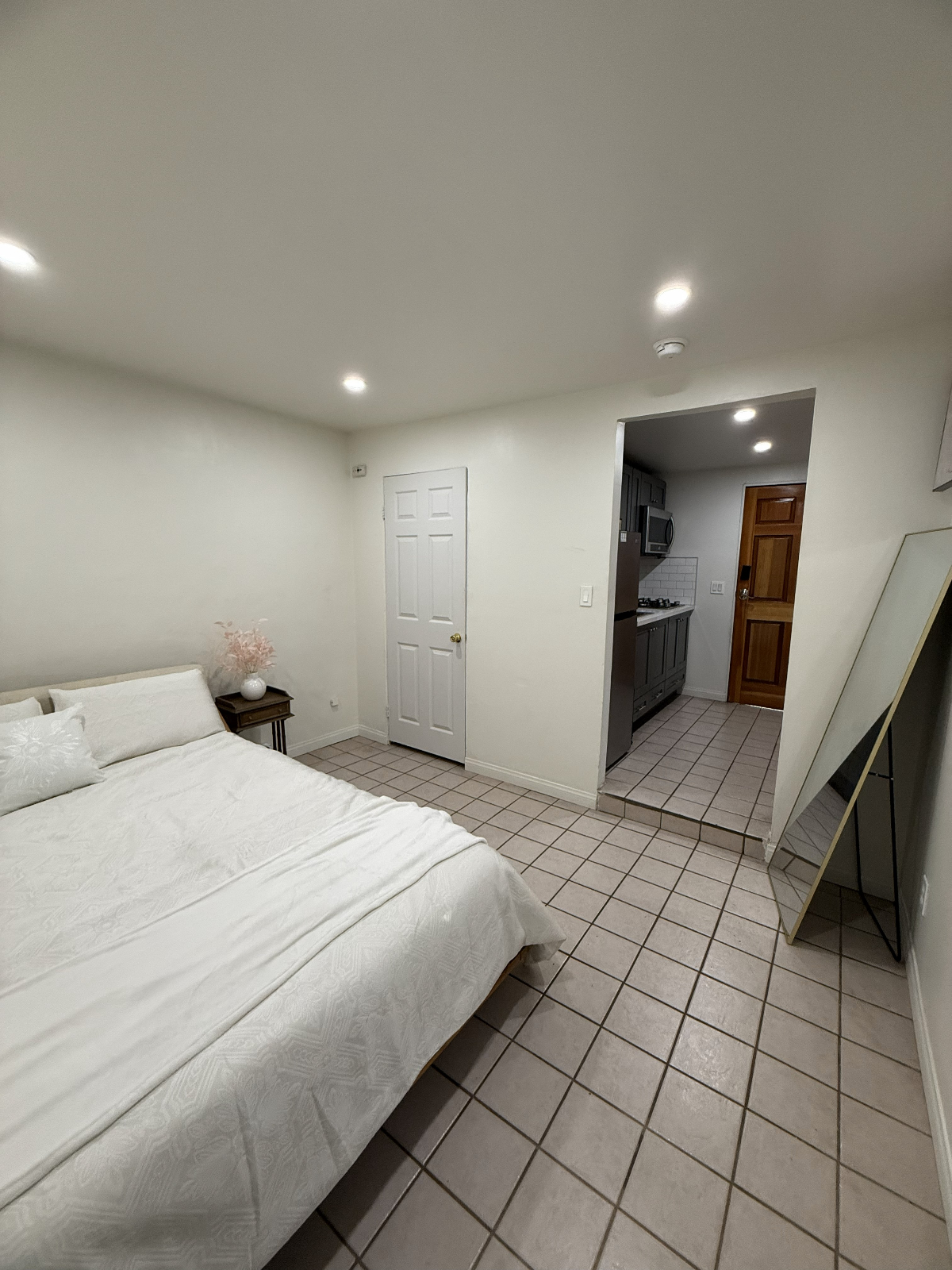 Private Furnished Studio near Hospitals - Photo 4