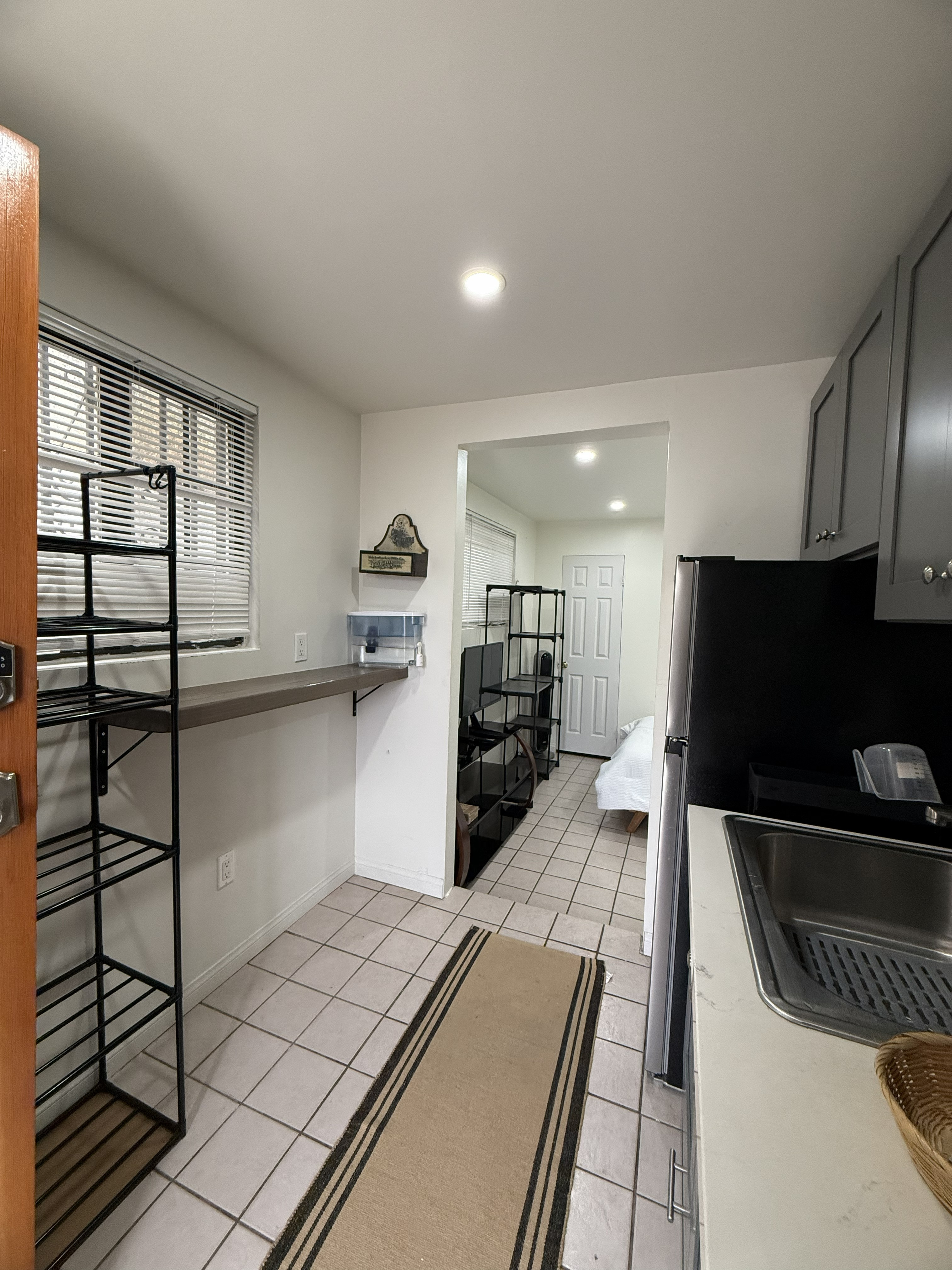 Private Furnished Studio near Hospitals - Photo 2