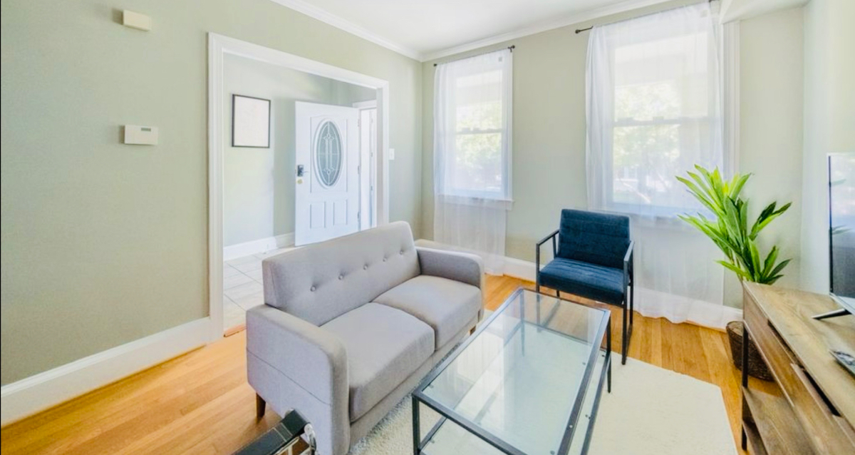 Beautifully updated 3 Bed/2 Bath in DC by Capitol Hill, H St., NoMa - Photo 2