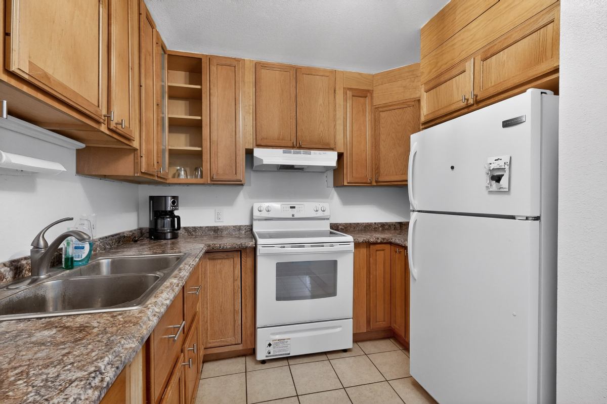 Bright and Relaxed Living in Central Los Alamos - 2 Bedrooms, Office Space, and All Utilities Includ - Photo 2