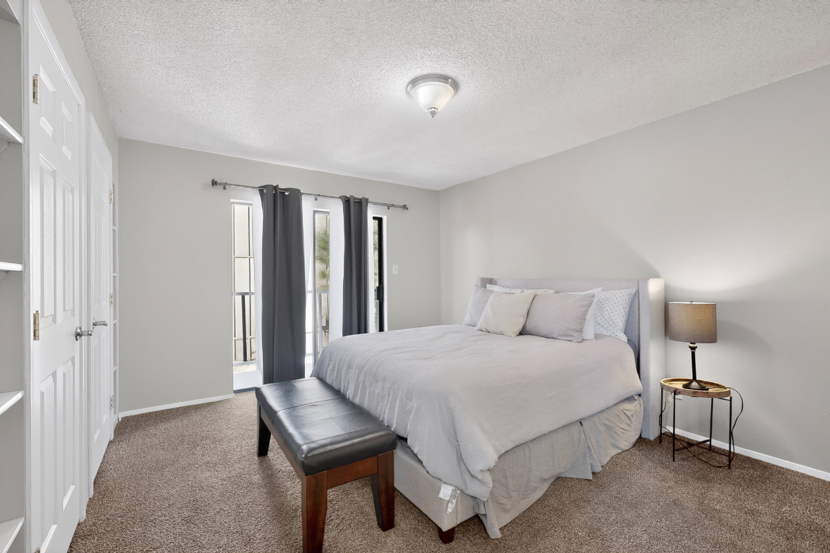 Bright and Relaxed Living in Central Los Alamos - 2 Bedrooms, Office Space, and All Utilities Includ - Photo 3