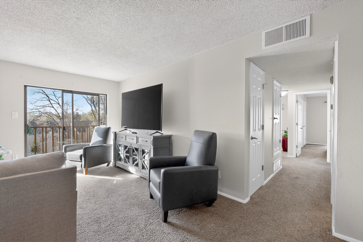 Bright and Relaxed Living in Central Los Alamos - 2 Bedrooms, Office Space, and All Utilities Included