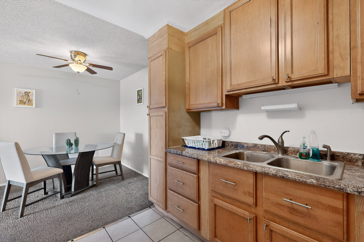 Bright and Relaxed Living in Central Los Alamos - 2 Bedrooms, Office Space, and All Utilities Includ - Photo 4