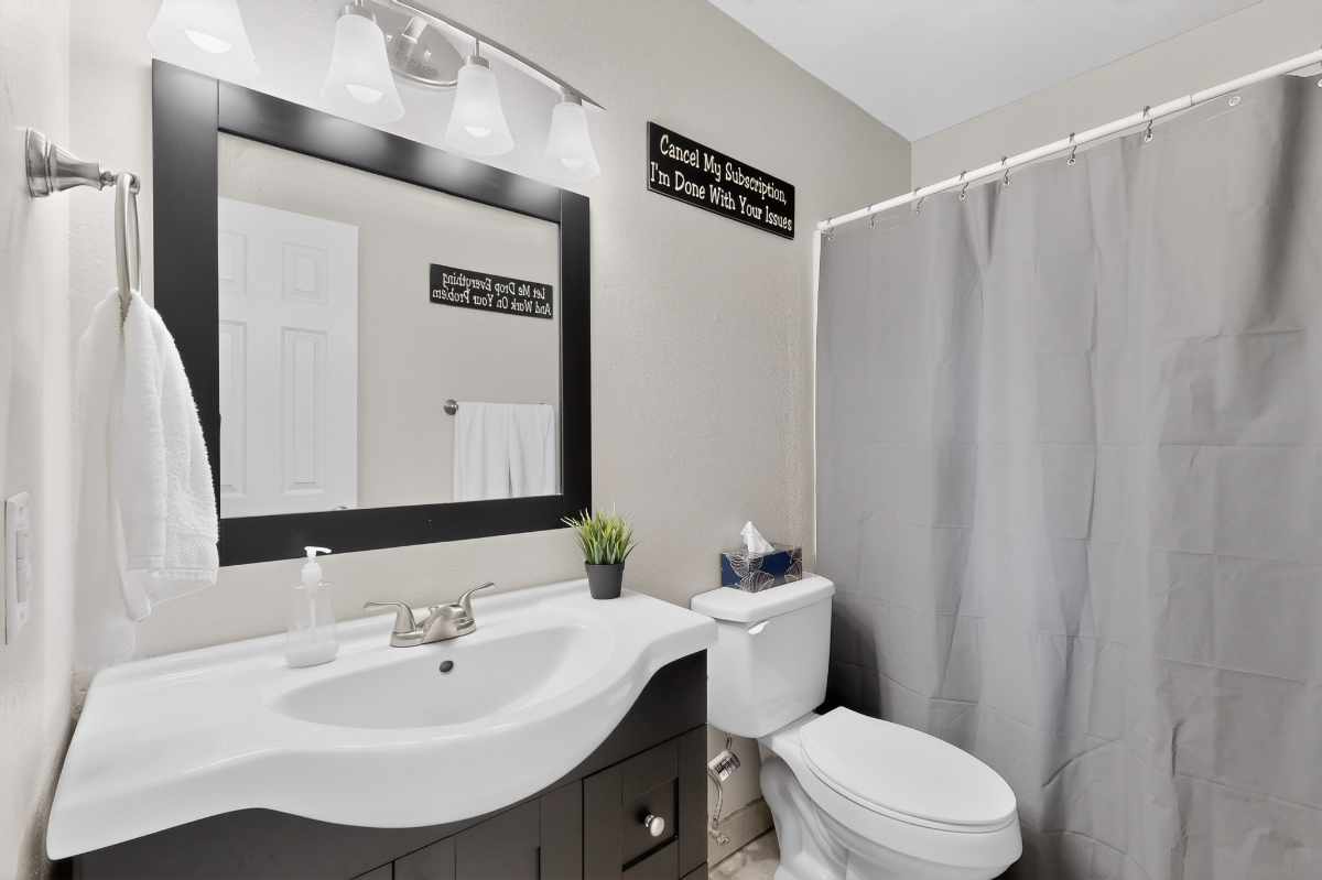 Bright and Relaxed Living in Central Los Alamos - 2 Bedrooms, Office Space, and All Utilities Includ - Photo 9