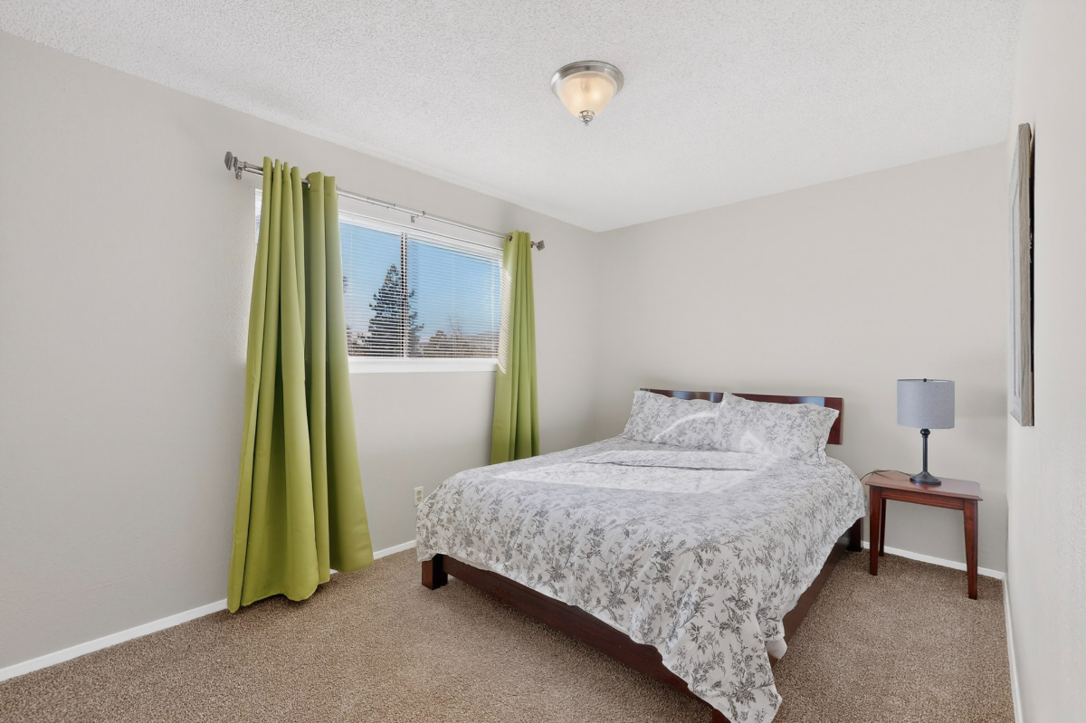 Bright and Relaxed Living in Central Los Alamos - 2 Bedrooms, Office Space, and All Utilities Includ - Photo 6
