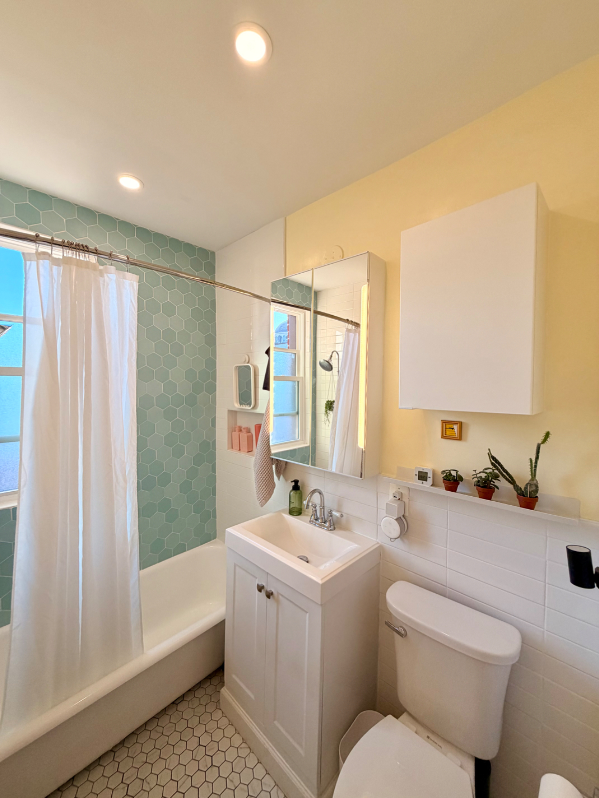Bright and Charming Studio in Columbia Heights - Photo 8