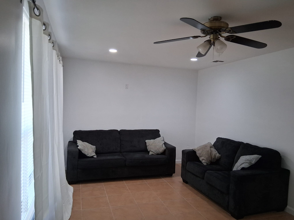 Elegant & Spacious 3 Bedroom 2nd Floor Apartment in the heart of Roosevelt - Photo 1