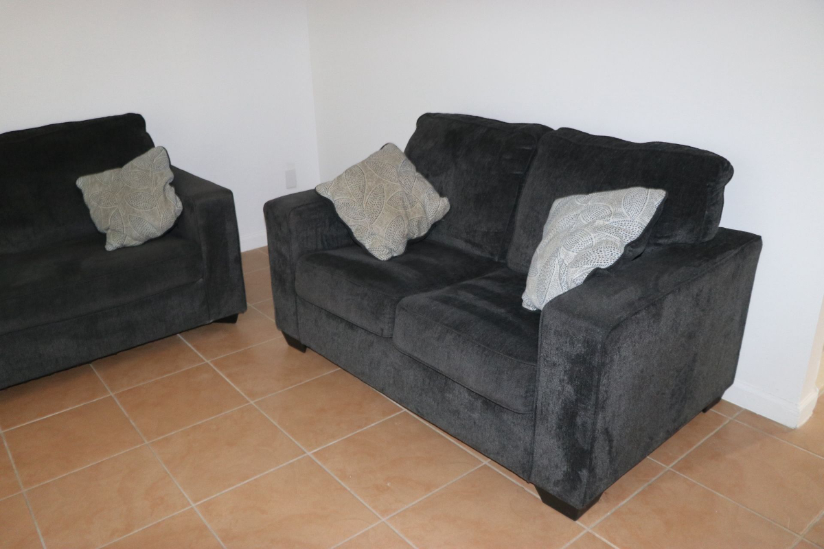 Elegant & Spacious 3 Bedroom 2nd Floor Apartment in the heart of Roosevelt - Photo 3