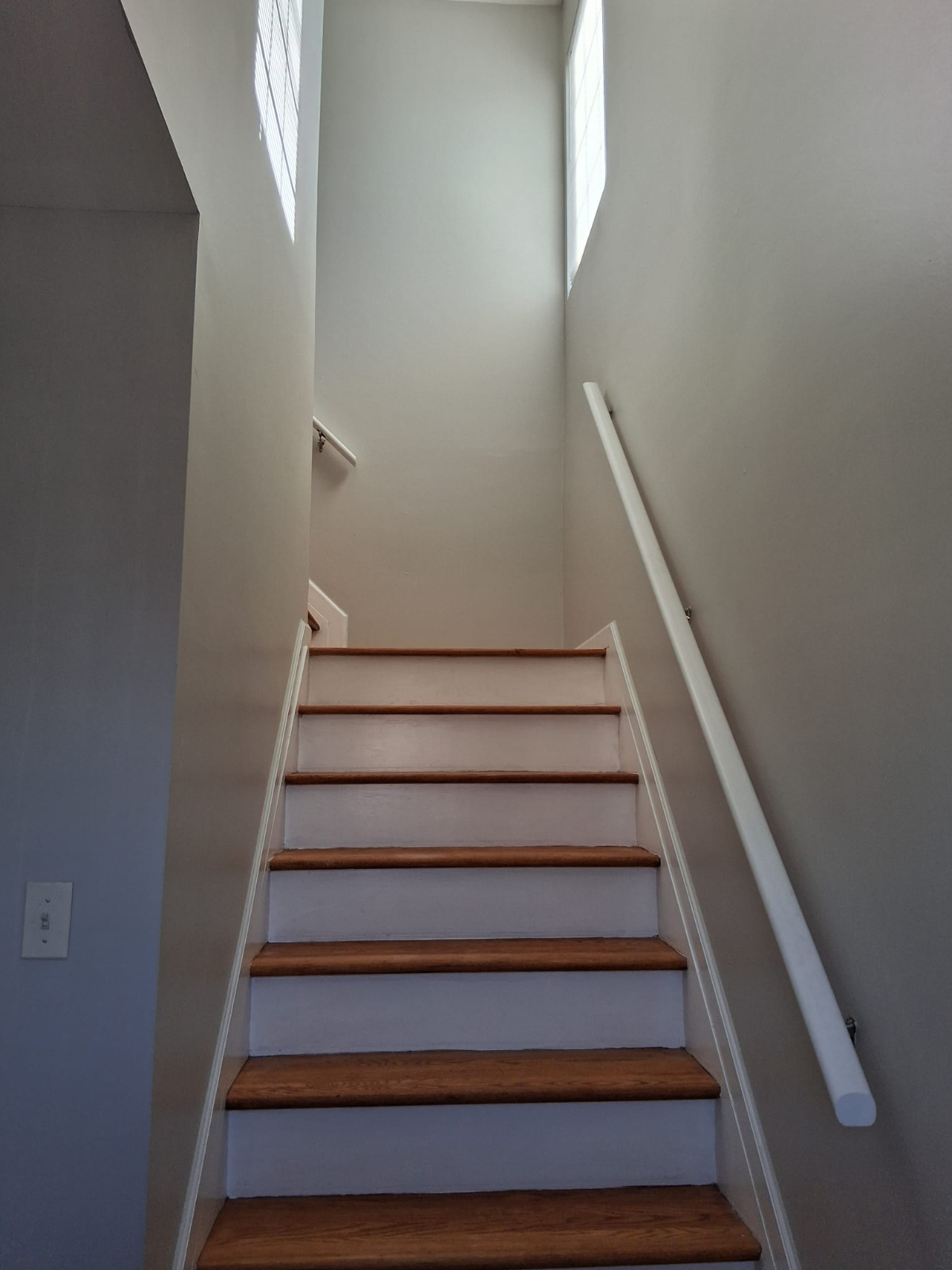 Elegant & Spacious 3 Bedroom 2nd Floor Apartment in the heart of Roosevelt - Photo 8