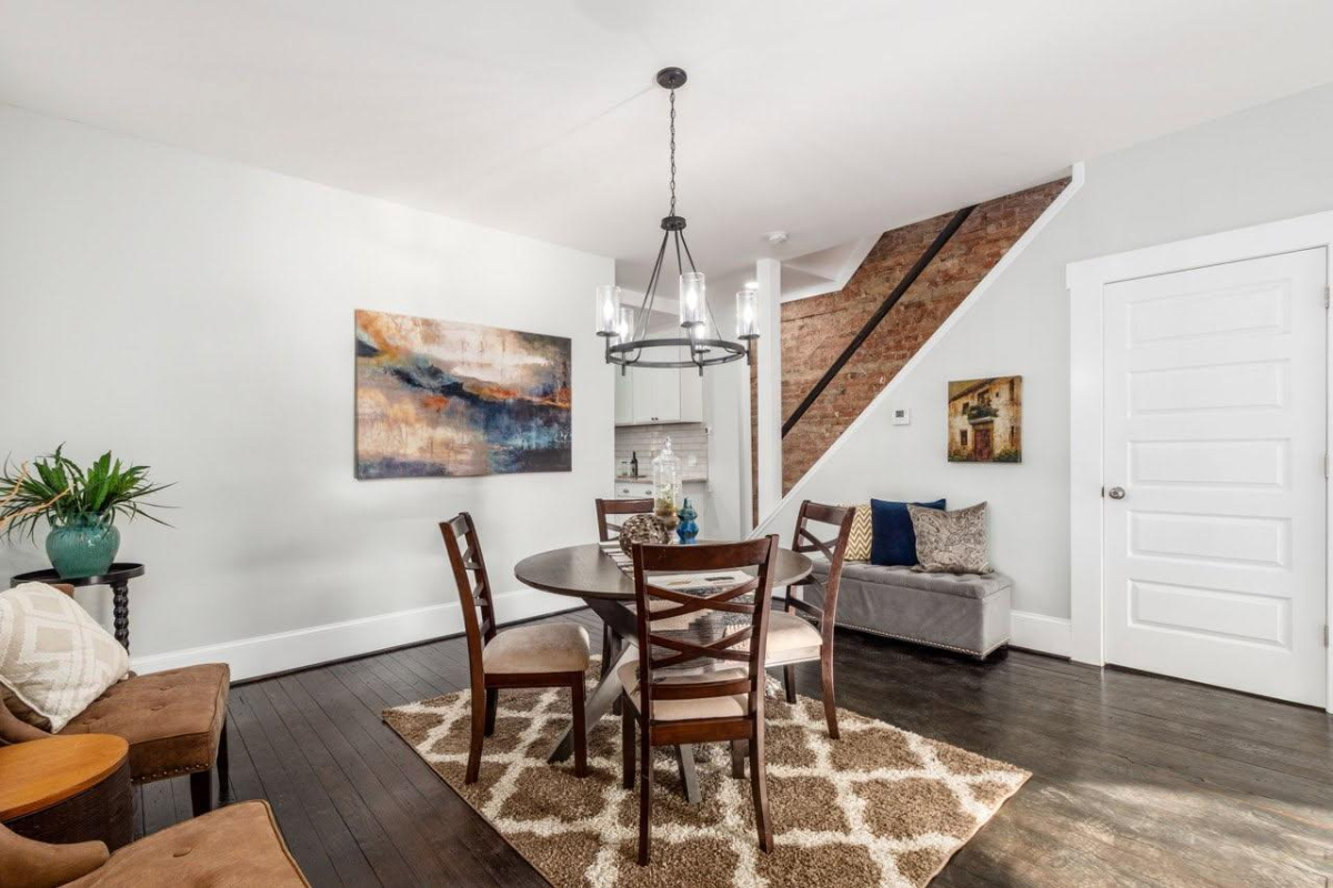 Quiet Remodeled Four Bedroom House With Porches, Grill, And Smart TVs In Every Bedroom - Photo 4