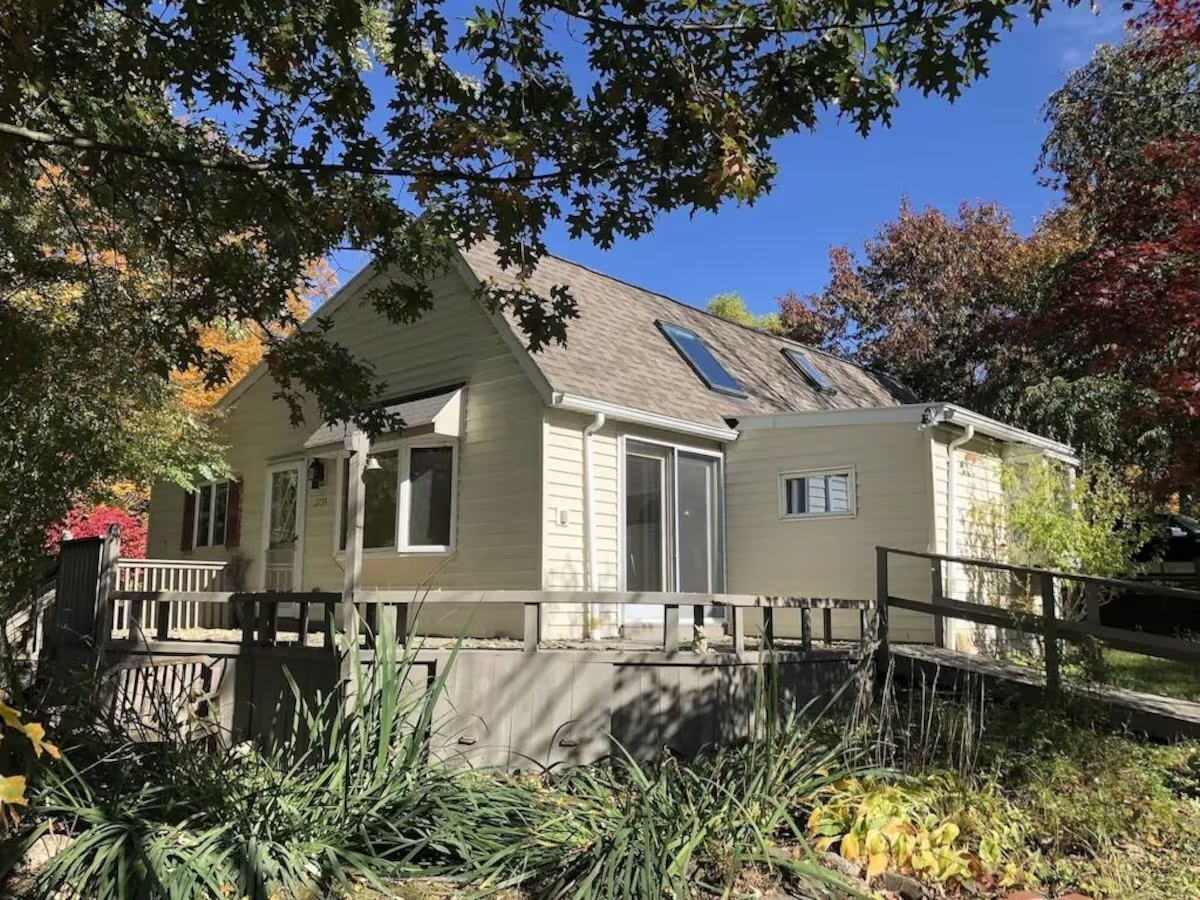 Recently Renovated 3BR on 13 Wooded Acres w Hot Tub -Pet Friendly - Photo 1