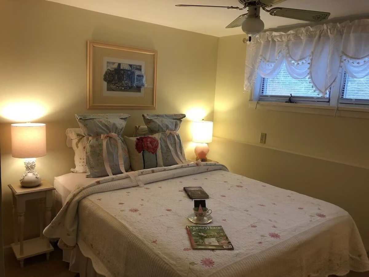 Recently Renovated 3BR on 13 Wooded Acres w Hot Tub -Pet Friendly - Photo 11