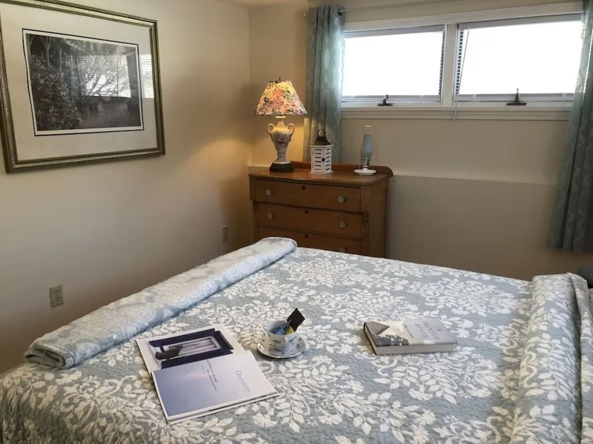 Recently Renovated 3BR on 13 Wooded Acres w Hot Tub -Pet Friendly - Photo 10
