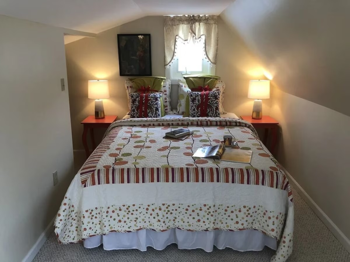 Recently Renovated 3BR on 13 Wooded Acres w Hot Tub -Pet Friendly - Photo 12