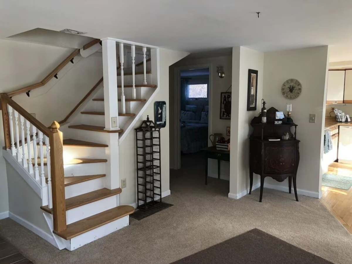 Recently Renovated 3BR on 13 Wooded Acres w Hot Tub -Pet Friendly - Photo 5