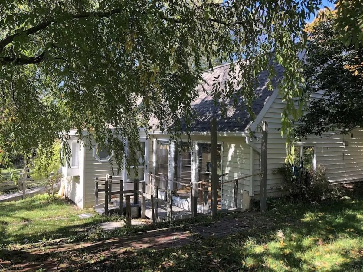 Recently Renovated 3BR on 13 Wooded Acres w Hot Tub -Pet Friendly - Photo 2
