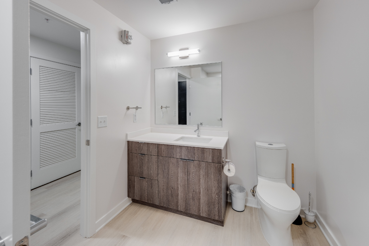 Global Luxury Suites at Capitol Hill - Photo 8