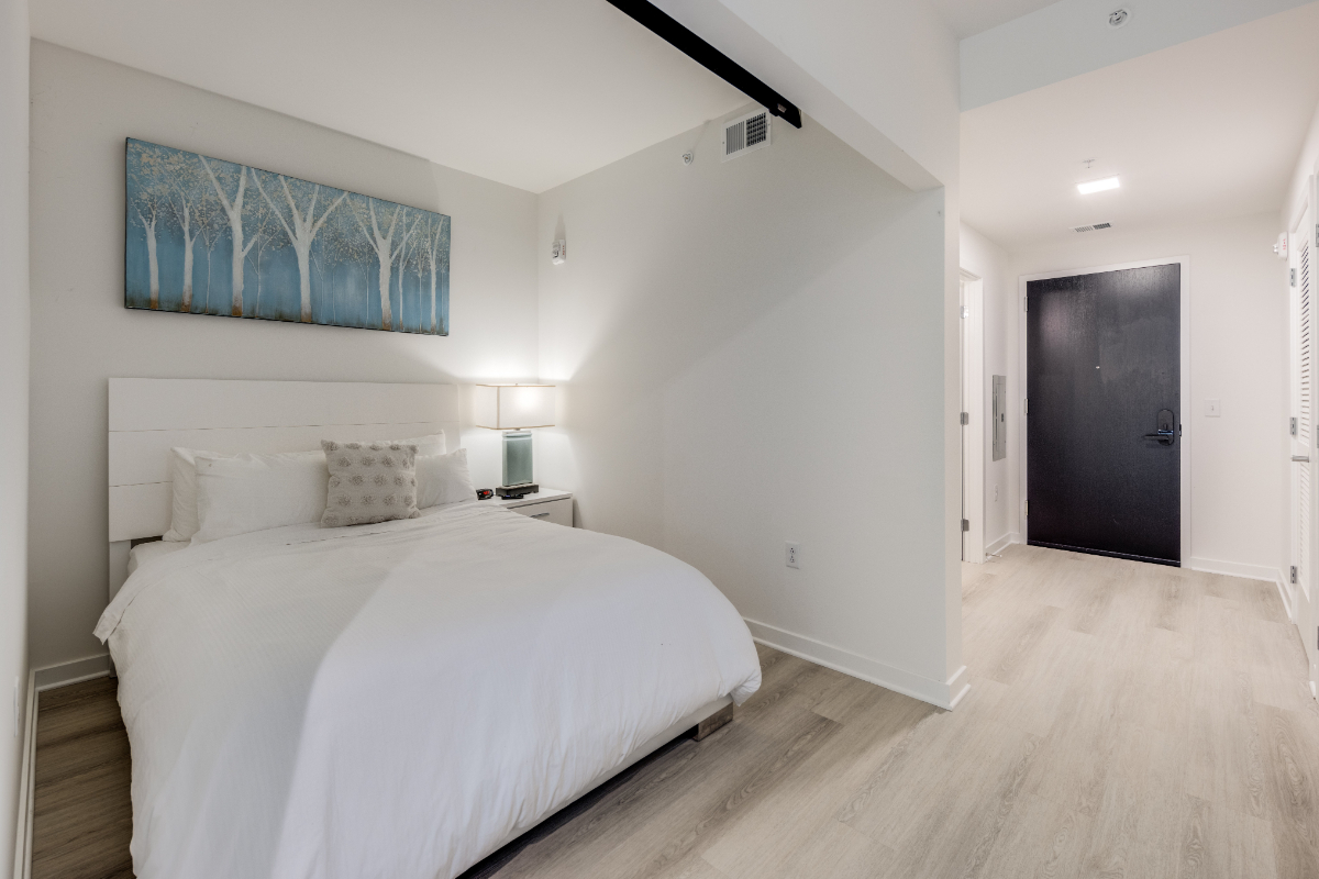 Global Luxury Suites at Capitol Hill - Photo 5