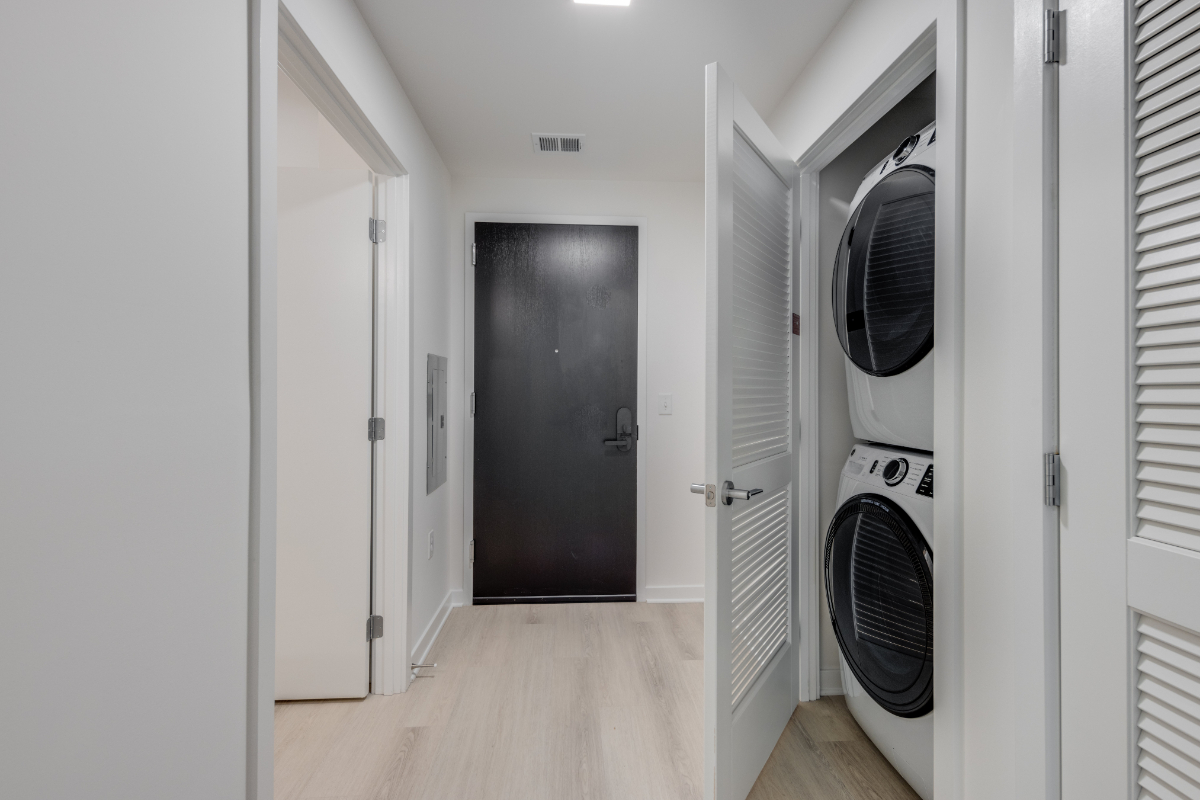 Global Luxury Suites at Capitol Hill - Photo 10