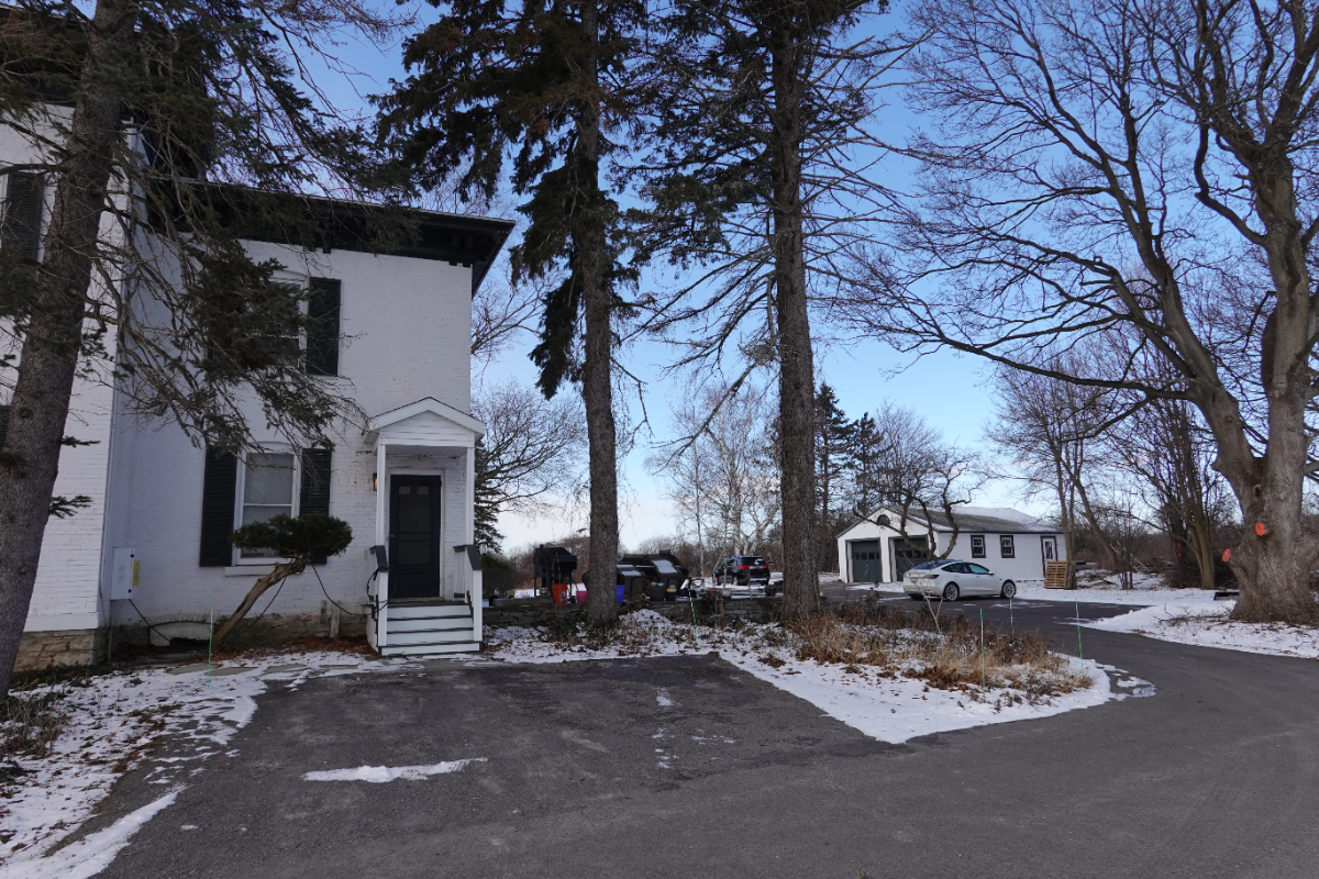 Cozy Entire 2BR Floor w/ Kitchen & Private Entry - Photo 4