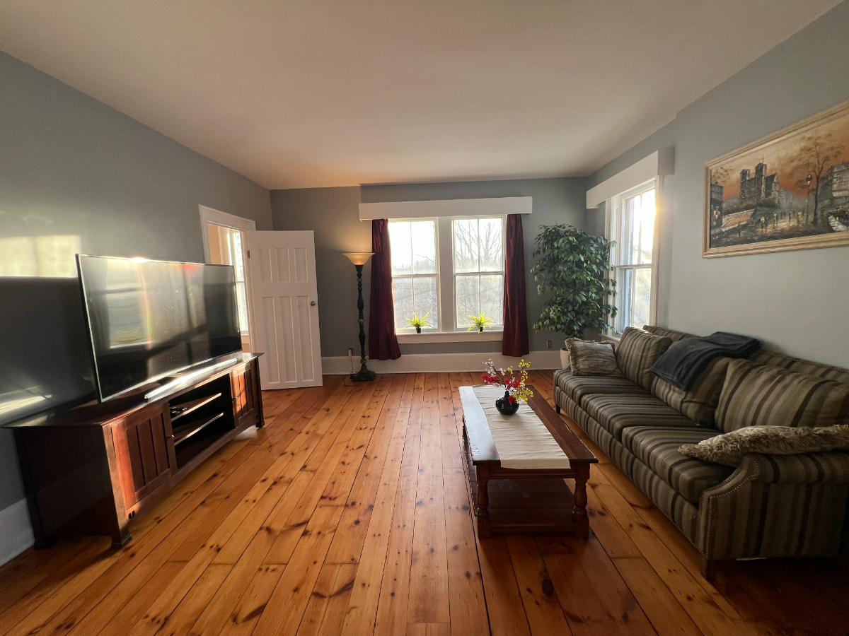 Cozy Entire 2BR Floor w/ Kitchen & Private Entry - Photo 10