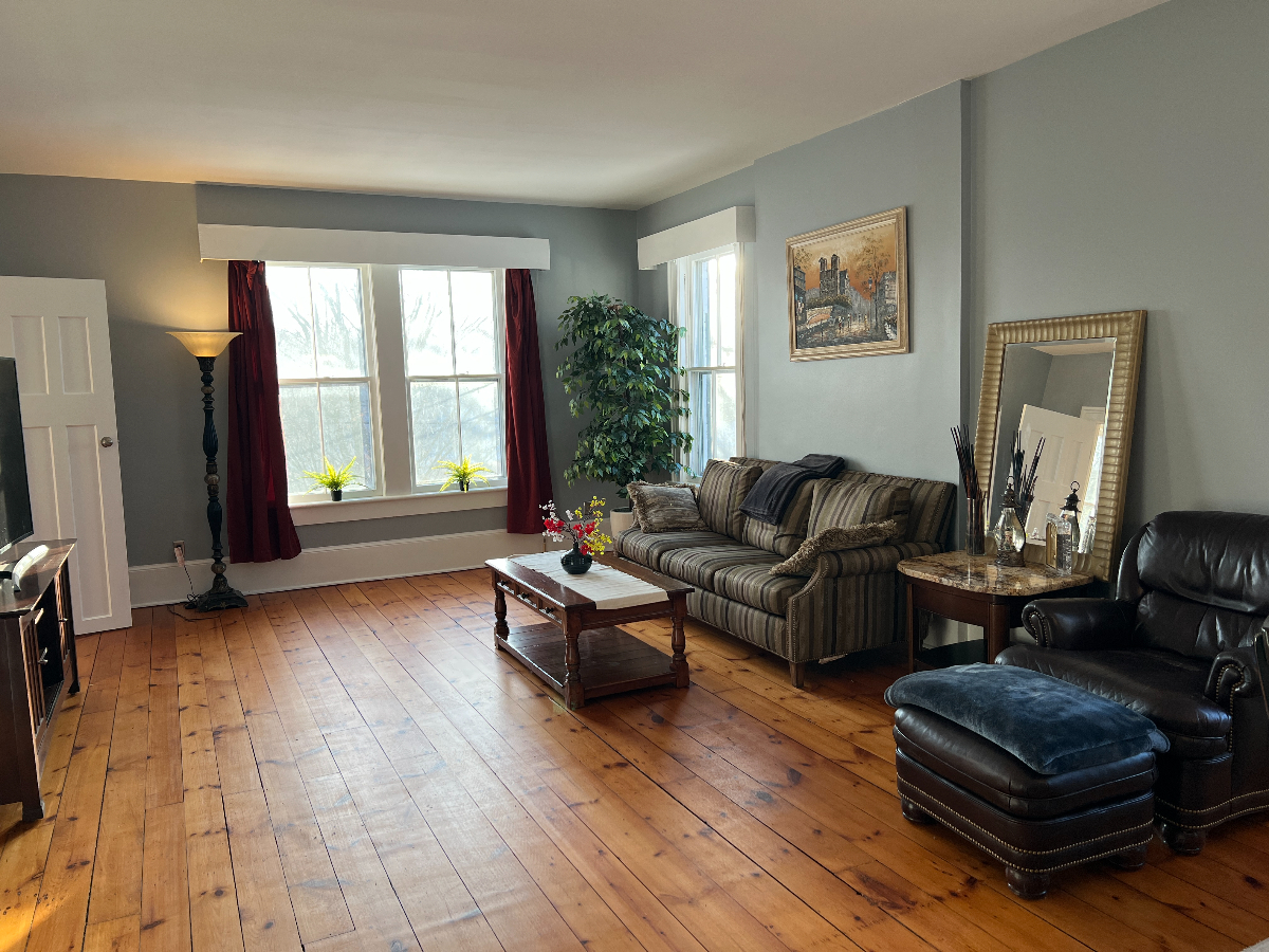 Cozy Entire 2BR Floor w/ Kitchen & Private Entry - Photo 11