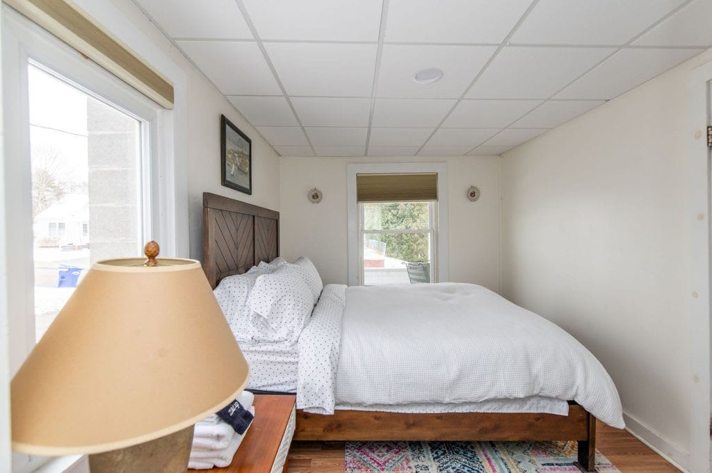 3 Bed Apt 5 mins to i89 w/off street parking - Photo 2