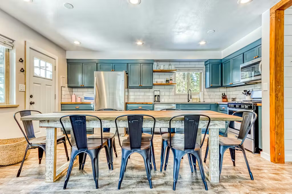 Cozy Riverfront Home Near Sunriver & Bend - Photo 4