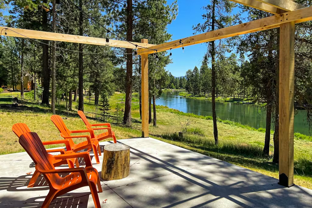 Cozy Riverfront Home Near Sunriver & Bend - Photo 5