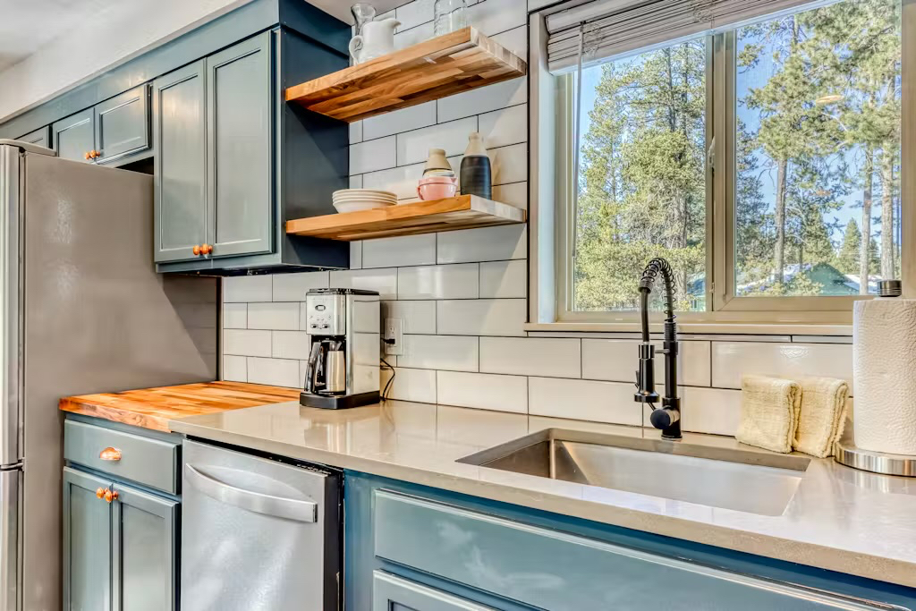 Cozy Riverfront Home Near Sunriver & Bend - Photo 6