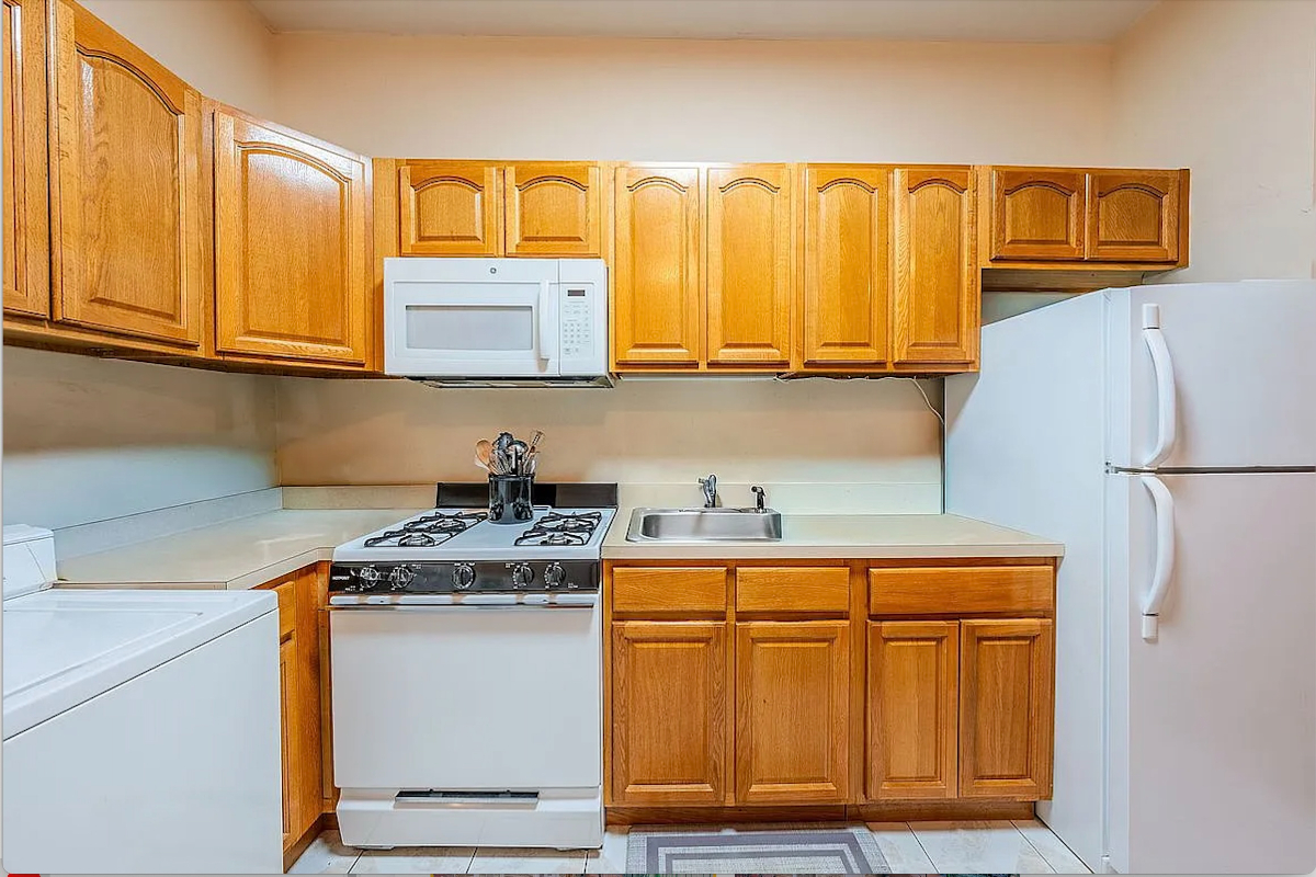 Spacious Apt Centrally Located in the Heart of East Brooklyn - Photo 4