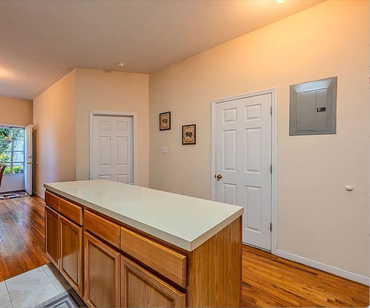 Spacious Apt Centrally Located in the Heart of East Brooklyn - Photo 7