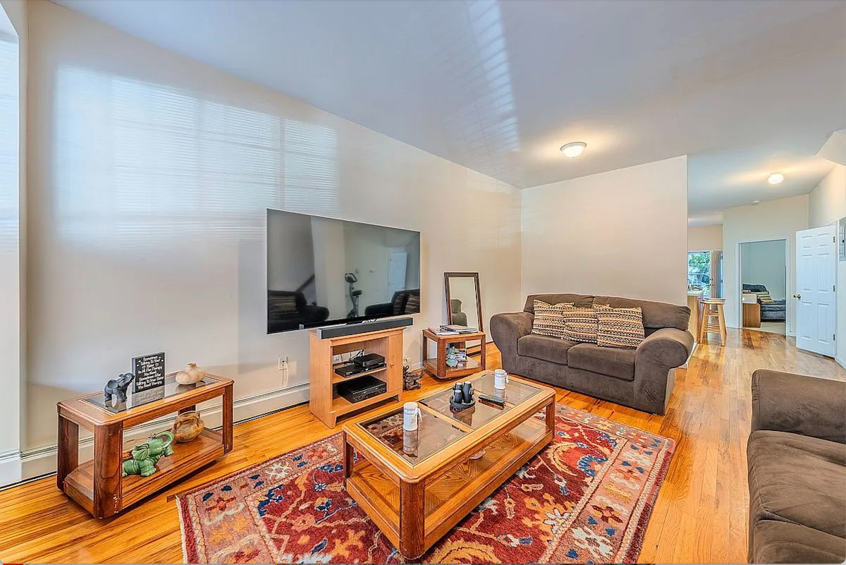 Spacious Apt Centrally Located in the Heart of East Brooklyn - Photo 2