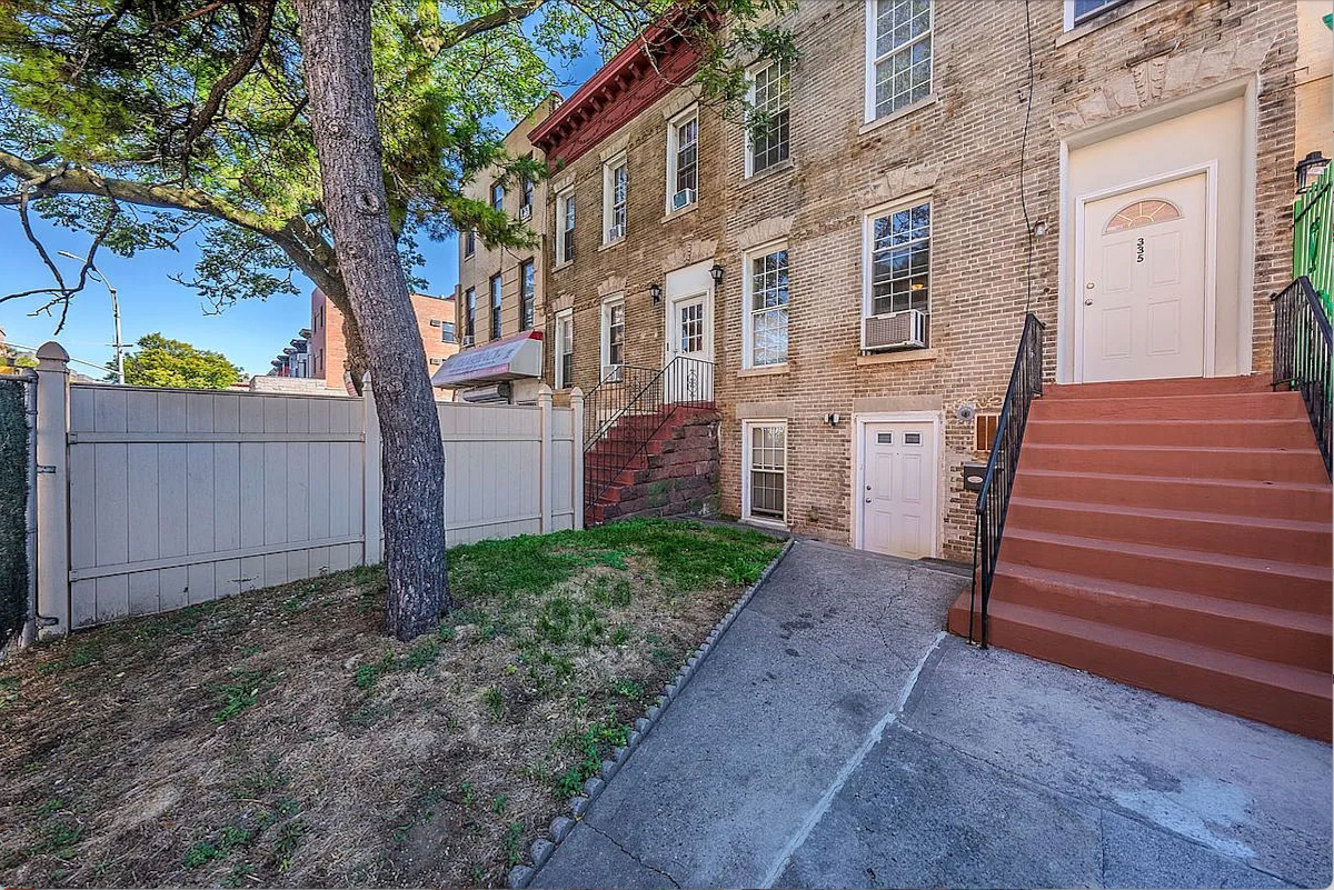 Spacious Apt Centrally Located in the Heart of East Brooklyn - Photo 11