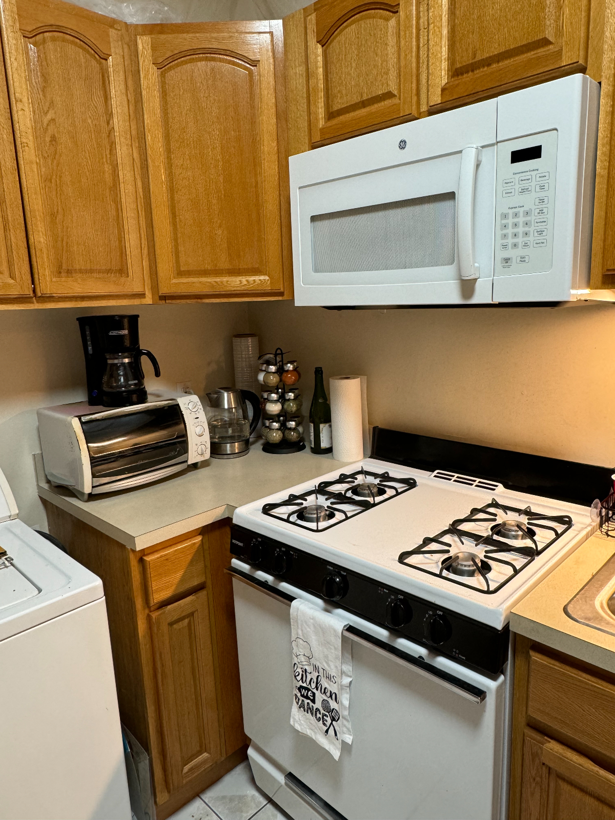 Spacious Apt Centrally Located in the Heart of East Brooklyn - Photo 6