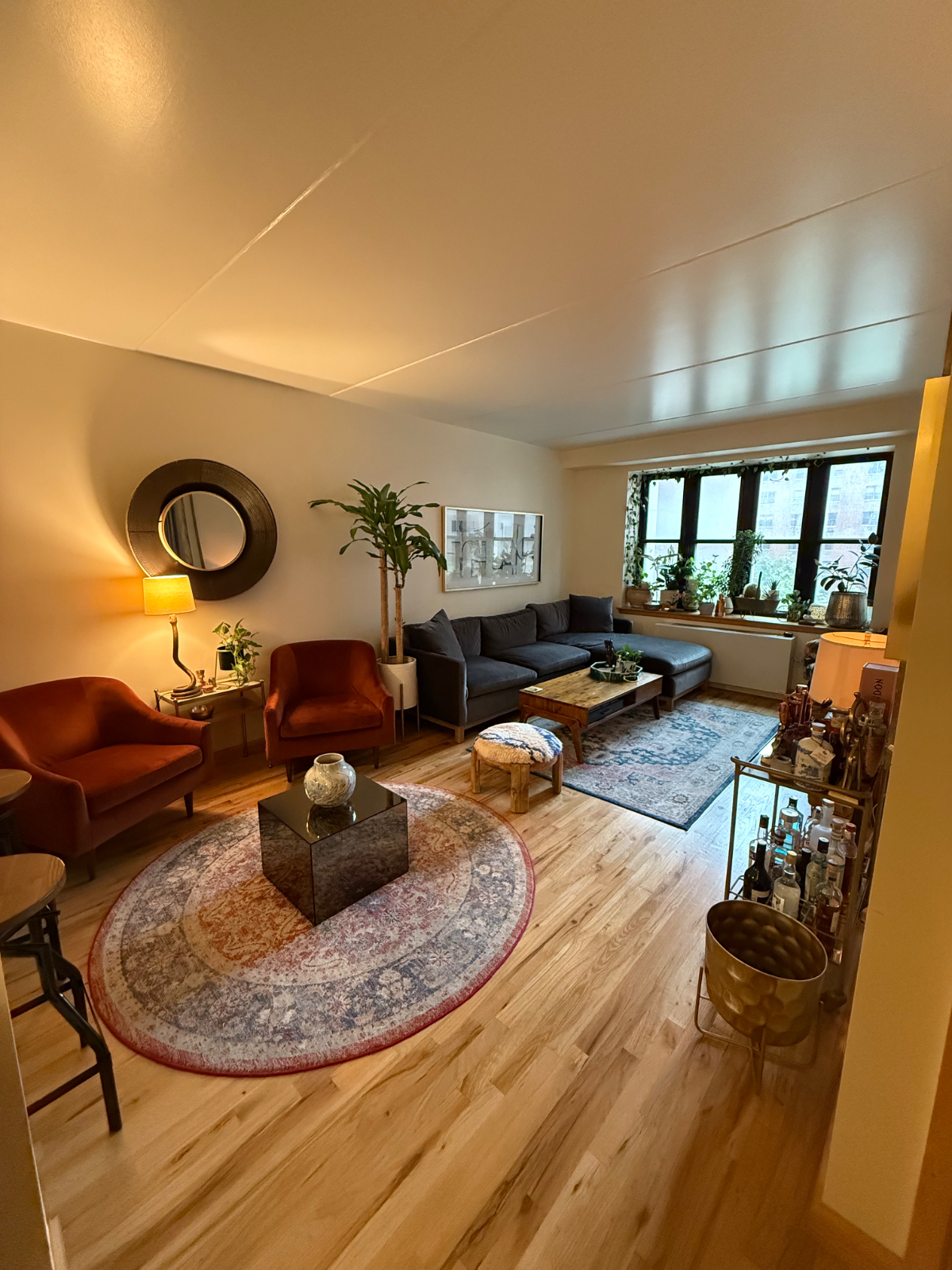 Spacious private room  in Hells Kitchen - Photo 2