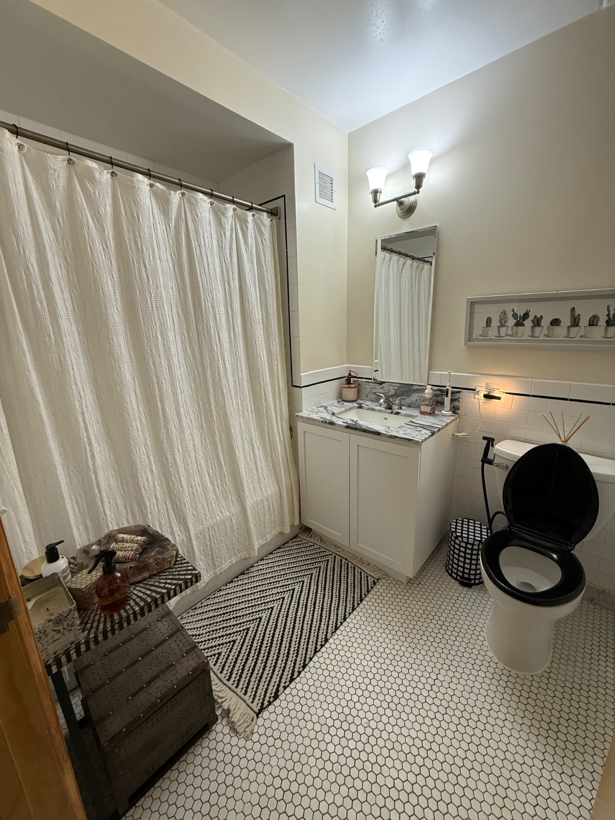 Spacious private room  in Hells Kitchen - Photo 7