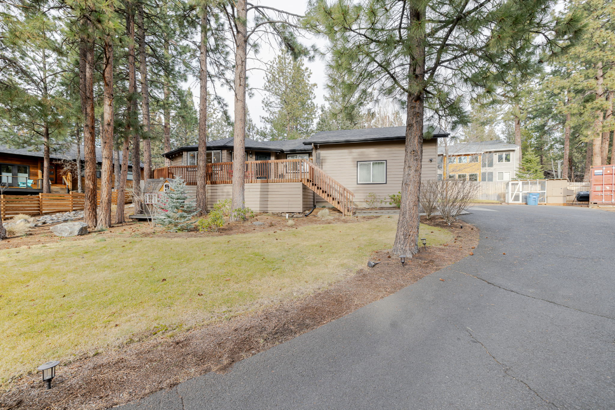 Travel Nurse, Remote Work & Relocation Housing - 3BR Furnished NW Bend Home - Photo 2