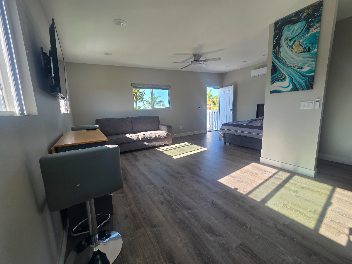 Studio Private ADU- 2nd floor - Photo 2