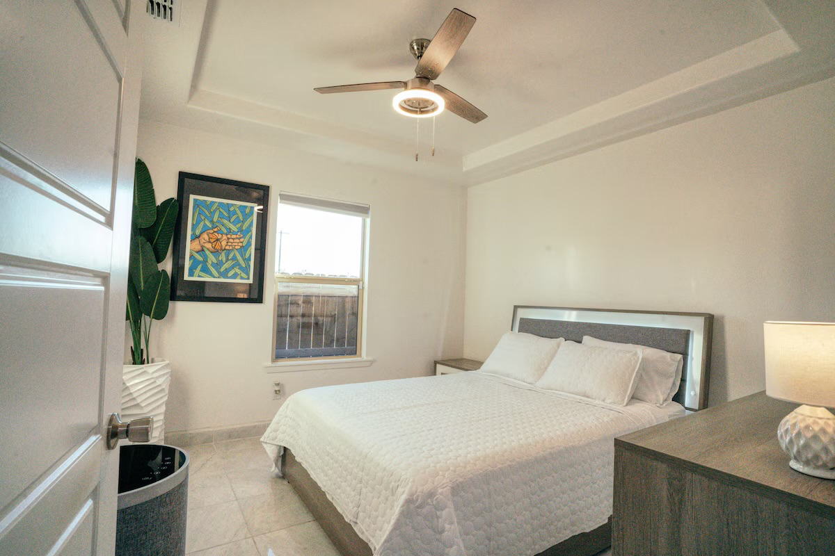 Fully furnished modern home / near hospitals, airport and retail - Photo 4