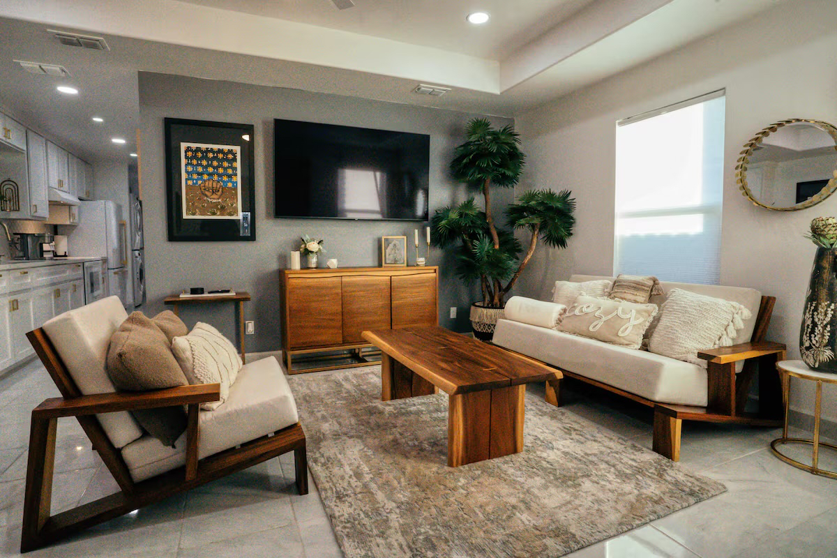 Fully furnished modern home / near hospitals, airport and retail - Photo 5