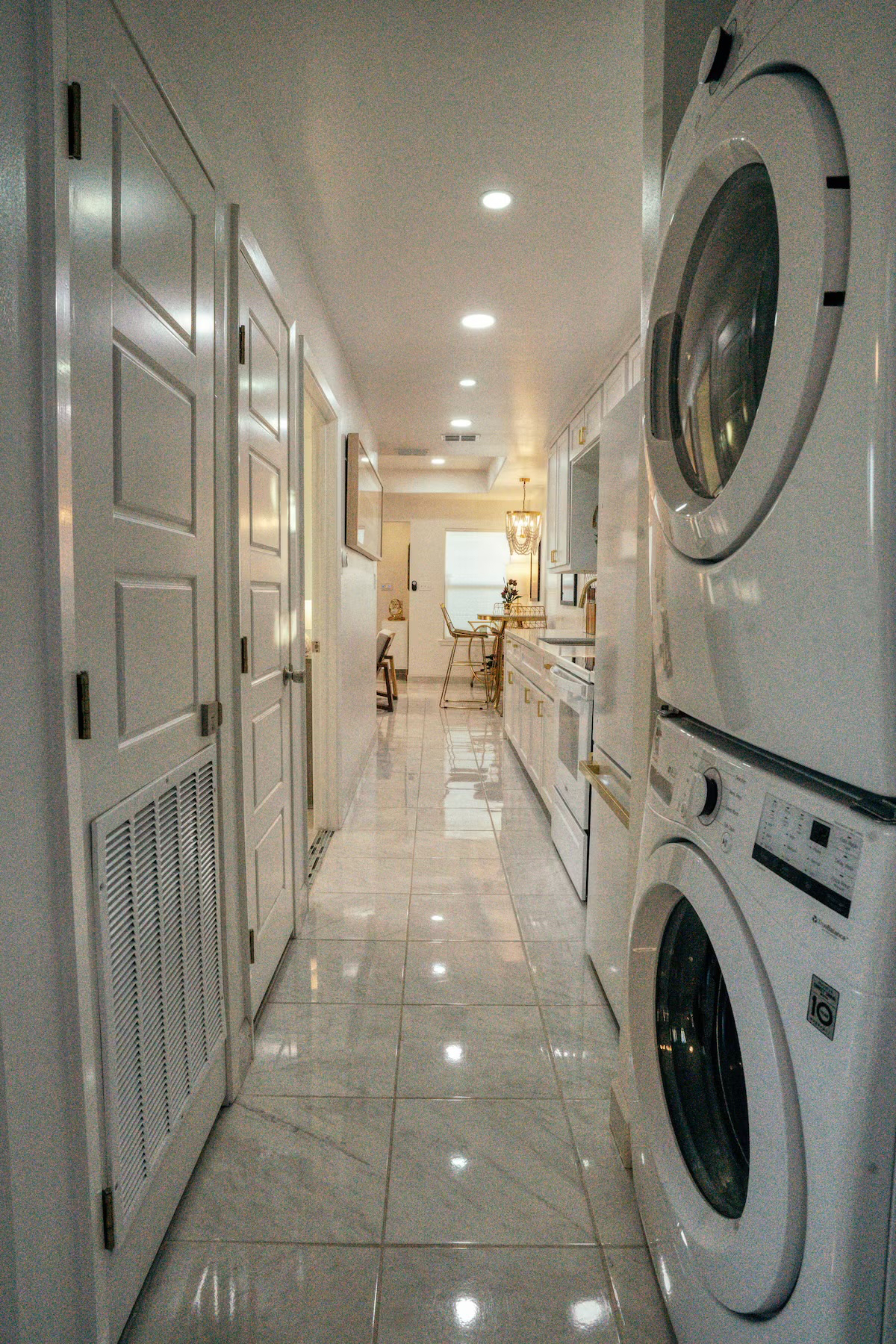 Fully furnished modern home / near hospitals, airport and retail - Photo 9