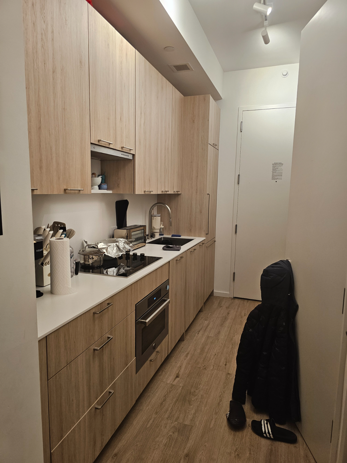 Studio apartment in luxury building five blocks from Barclay Center - Photo 2