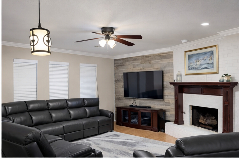 Spacious Room with additional available - Photo 1