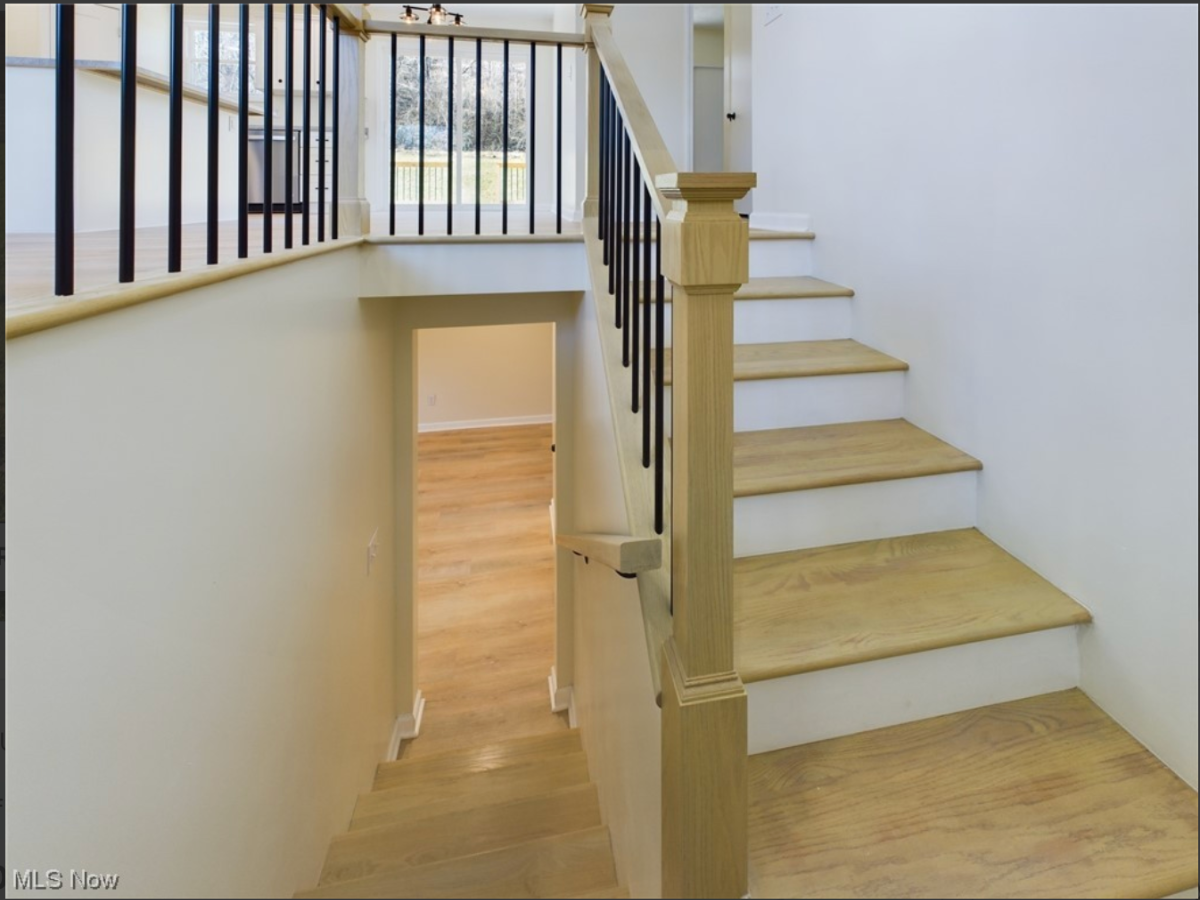 297 Suzanne St. - Photo 2