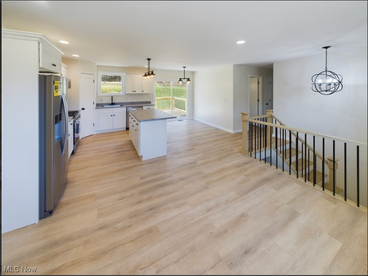 297 Suzanne St. - Photo 4