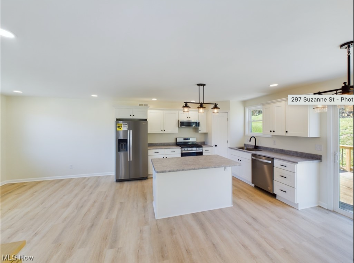 297 Suzanne St. - Photo 5