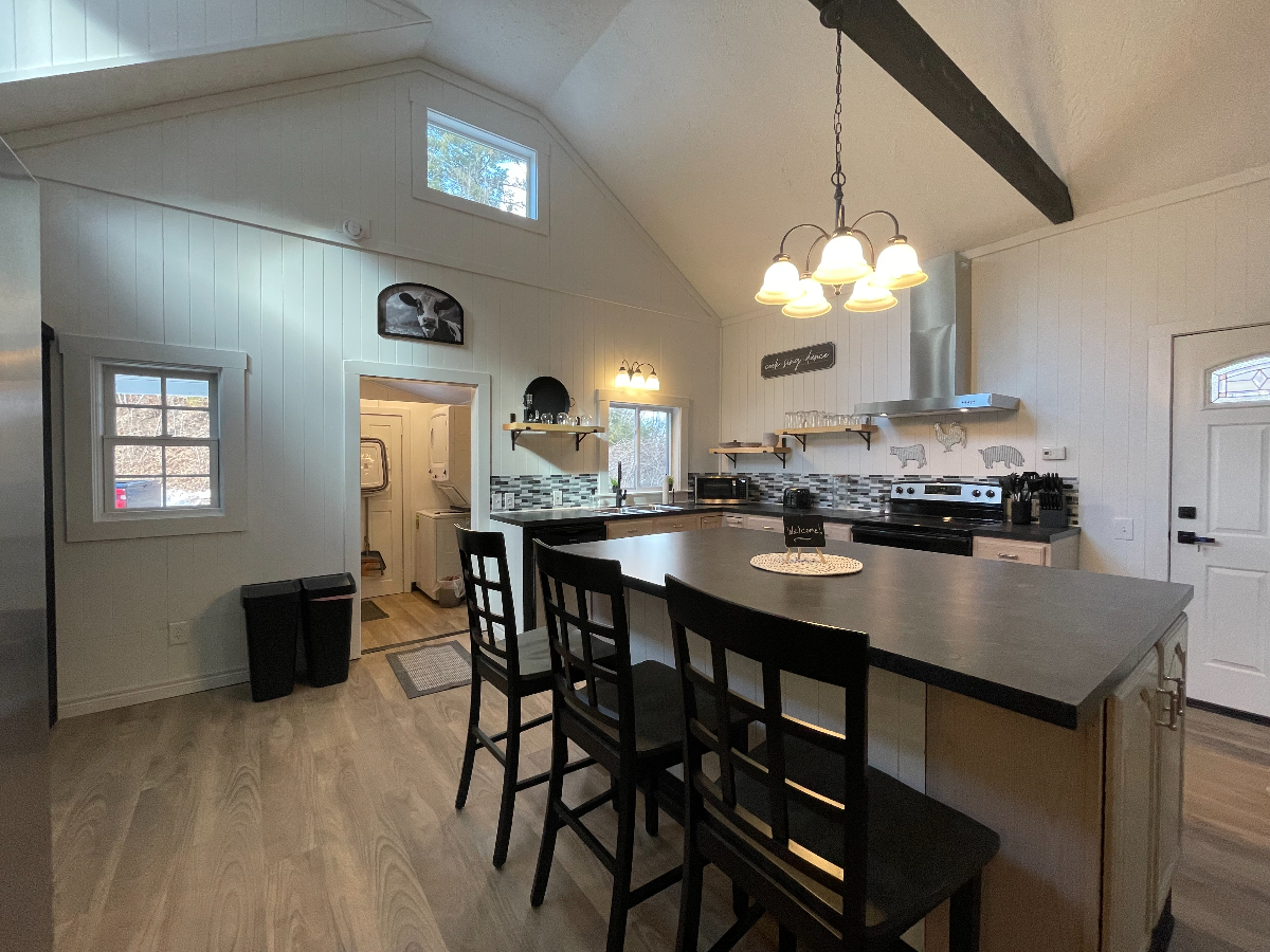 AVAILABLE JAN 1 - APR. 30. Spacious, Quiet, Close to Brattleboro, VT and Greenfield, MA - Photo 3